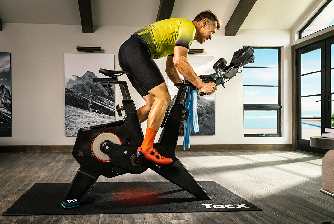 Noua bicicletă inteligentă Garmin Tacx NEO Bike Plus