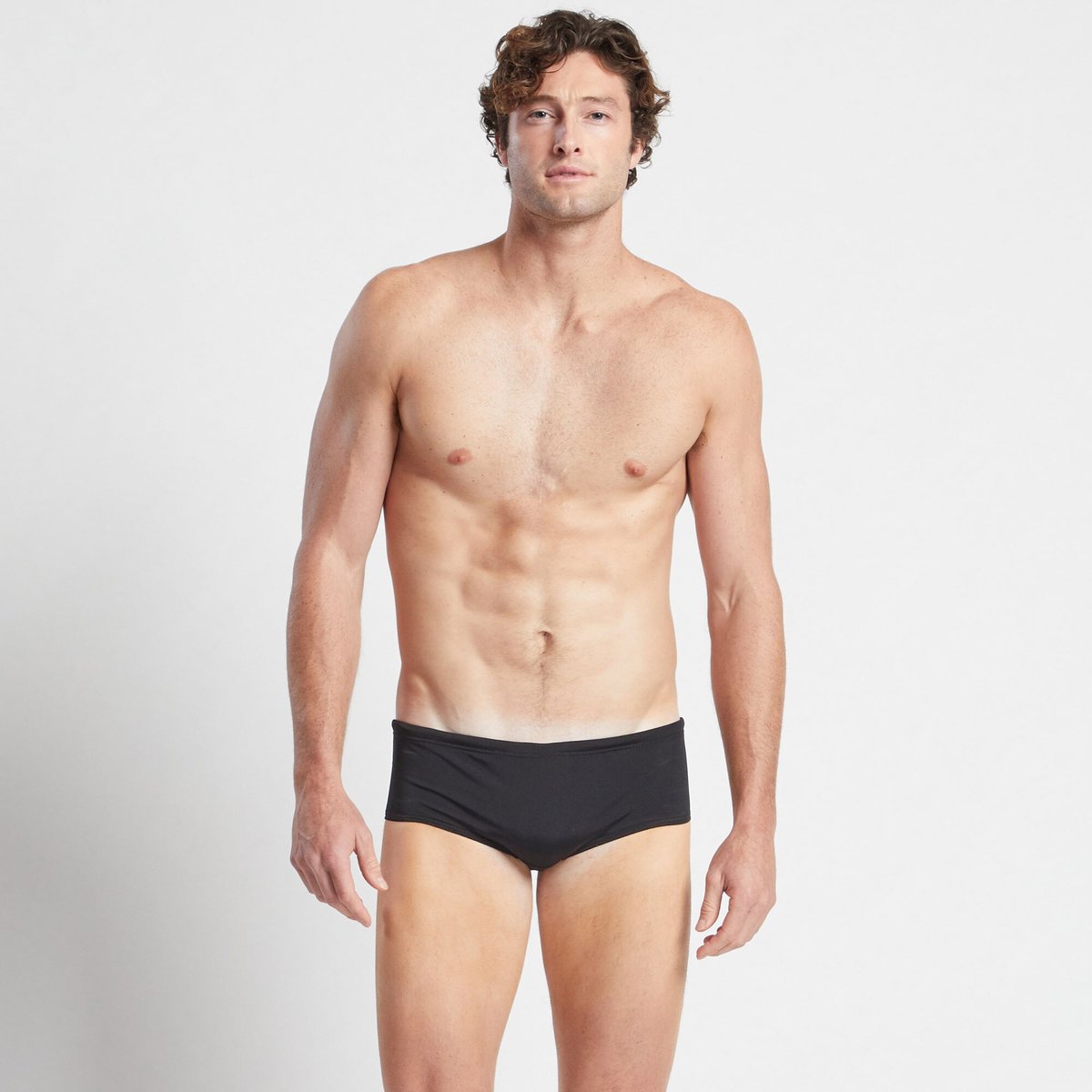 Înotător în FINIS Aqua Short Solid, văzut din față