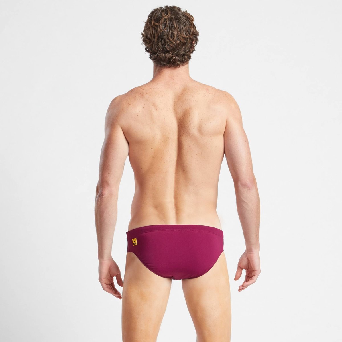 Slip FINIS Brief Solid bordo, văzut din spate