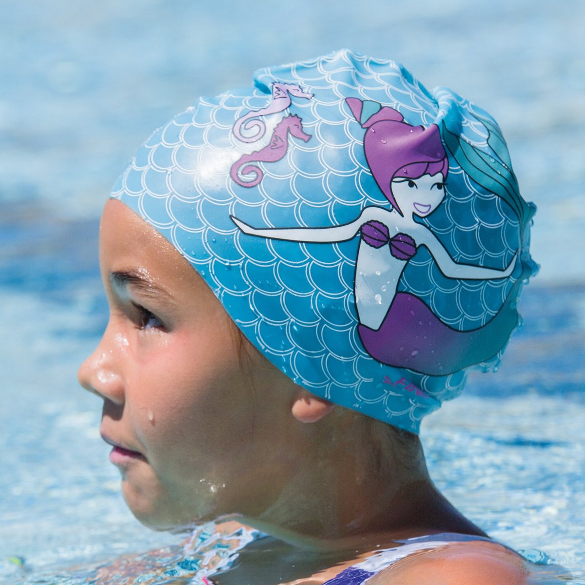 Copil cu casca FINIS Silicone Cap Print, model Paradis
