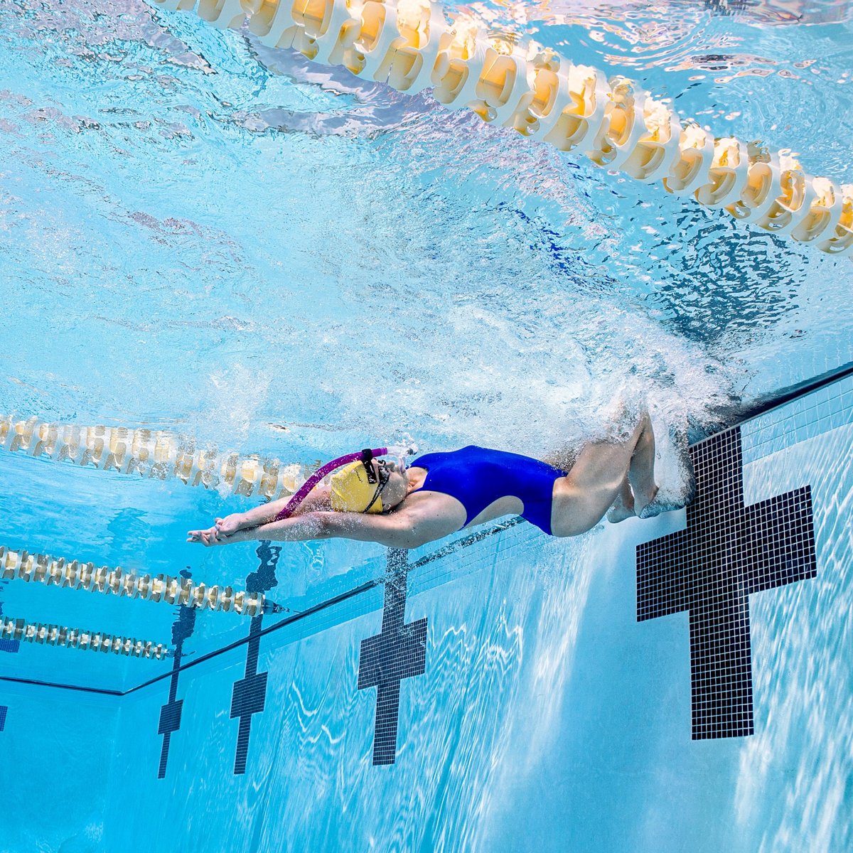 Înotător la liber cu FINIS Original Swimmer's Snorkel roz
